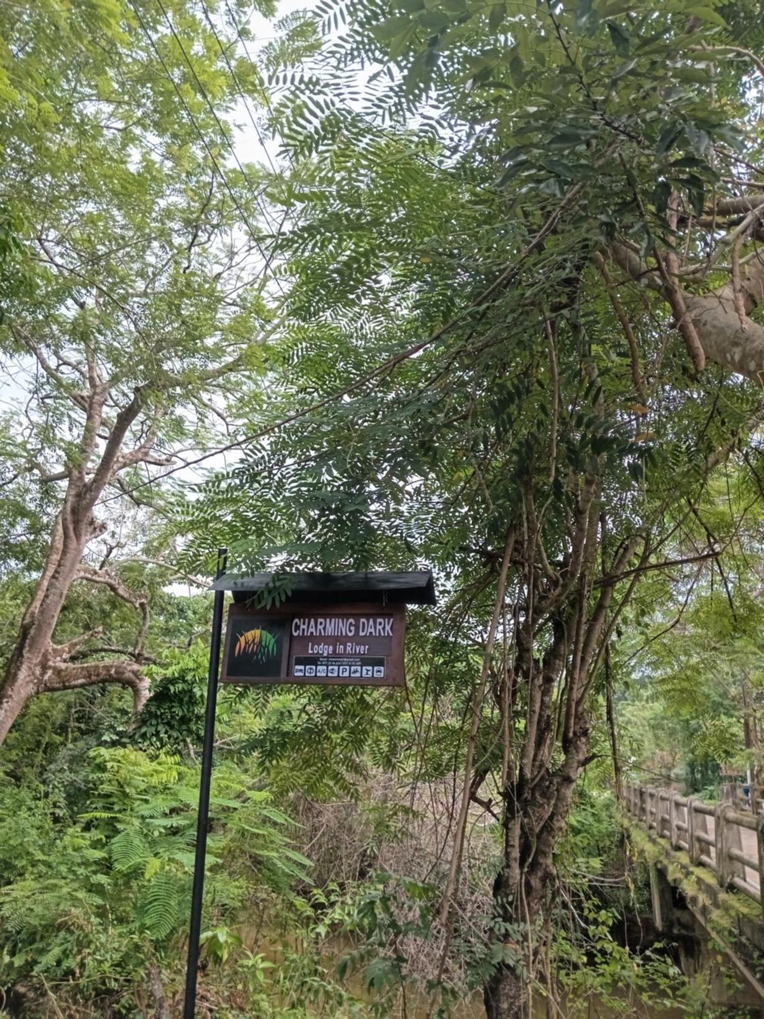 Charming Dark Lodge In River Weligama Exterior photo