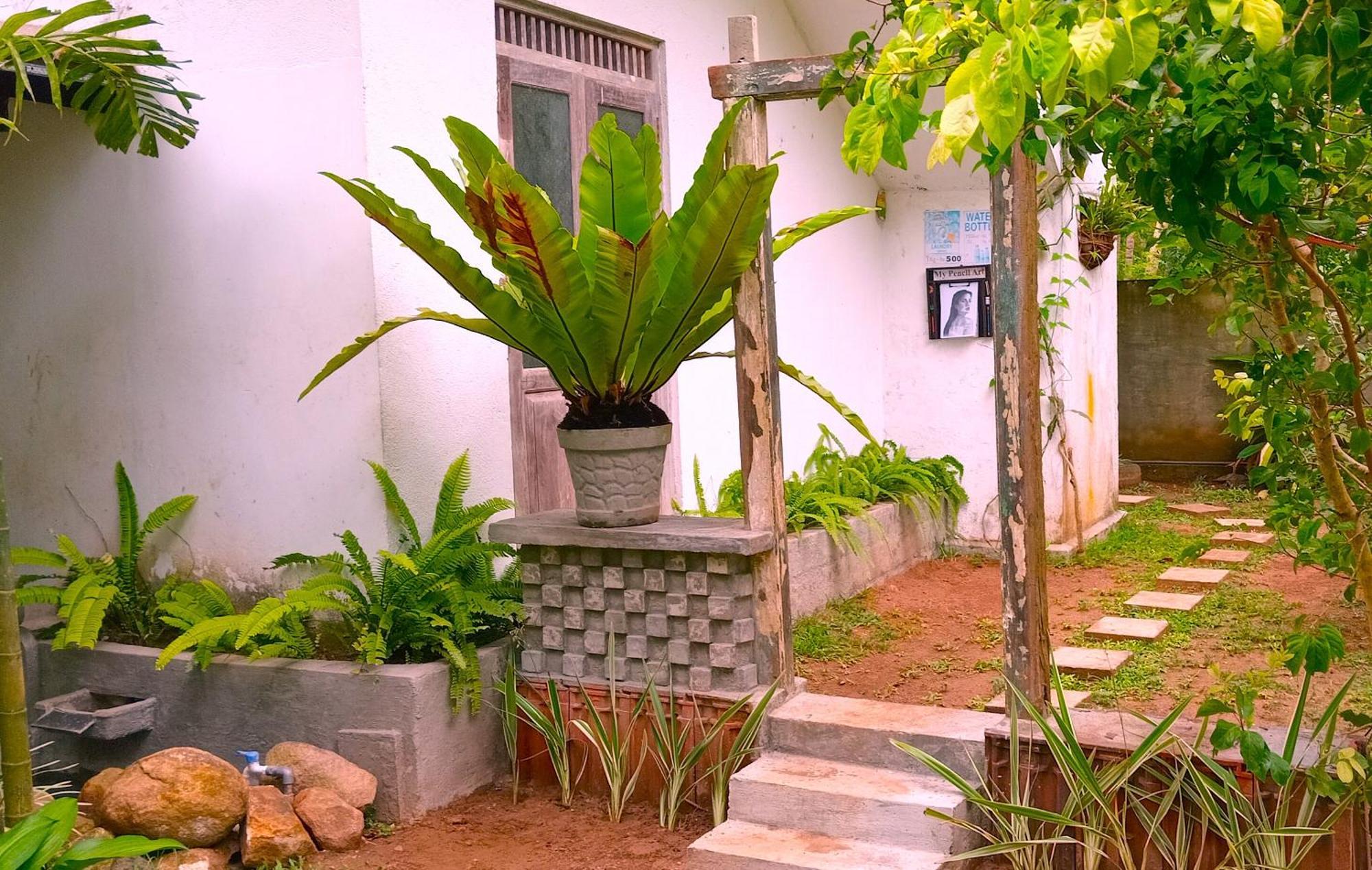 Charming Dark Lodge In River Weligama Exterior photo